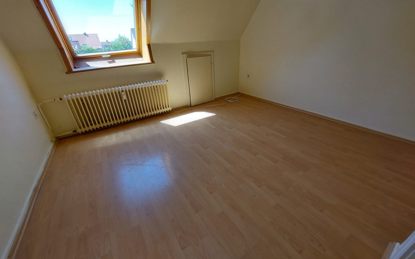 Haushaltsauflösung, besenrein geräumter Raum nachher (Beispiel 1)